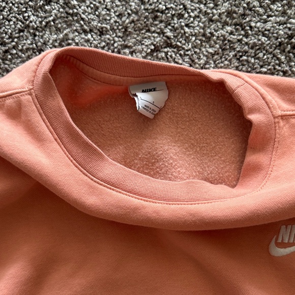 Nike Unisex Large Coral Crewneck Sweater - Picture 6 of 6